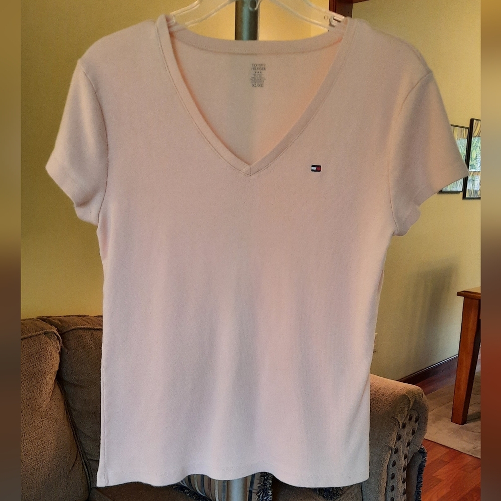 🆕️ Women's Tommy Hilfiger Peach V-neck T-shirt